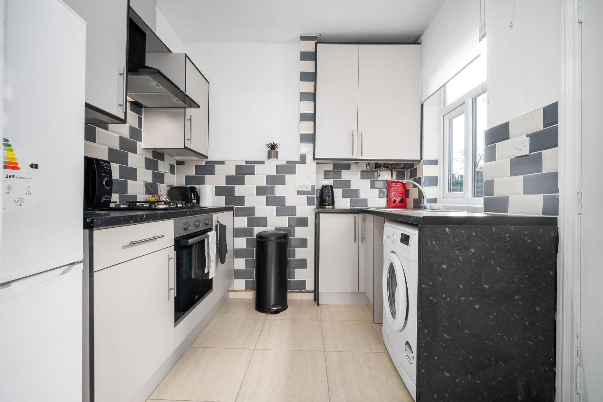 Harborne 2 Bedroom House - Parking - Smart Tv - Wifi - 62w