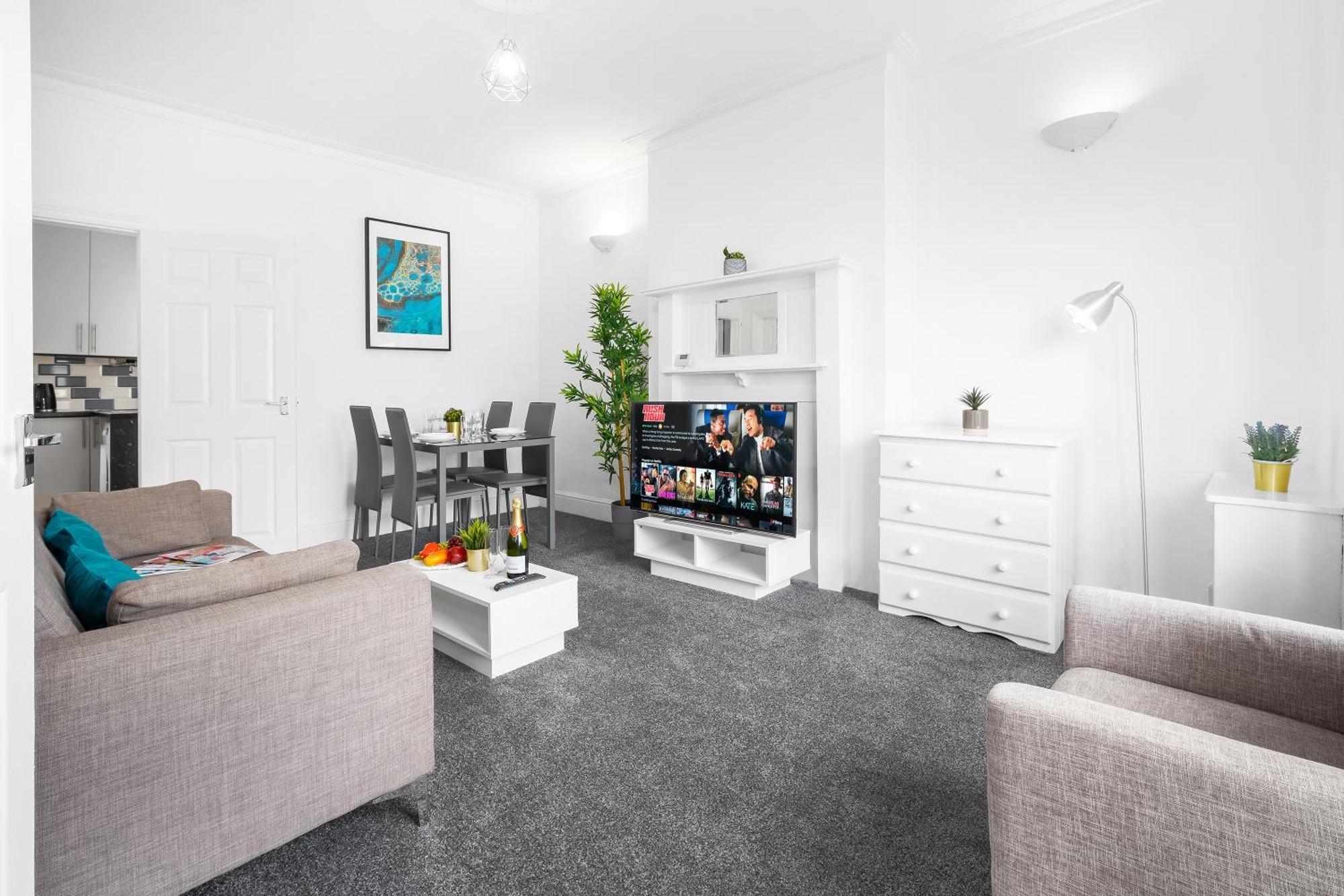 Holiday home Harborne 2 Bedroom House - Parking - Smart Tv - Wifi - 62w Birmingham